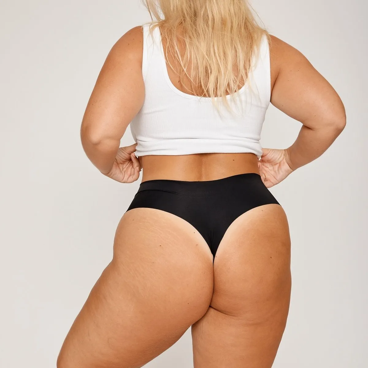 Mid-Rise Thong - Seamless Ultrasmooth - Black