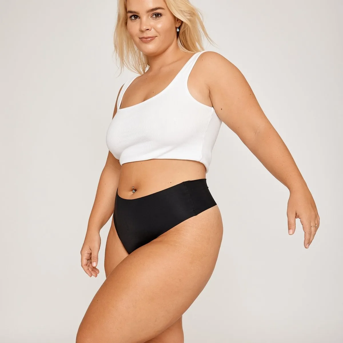 Mid-Rise Thong - Seamless Ultrasmooth - Black