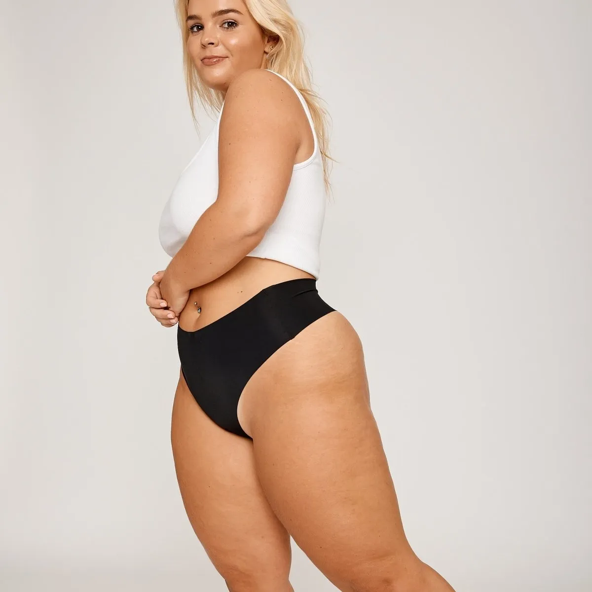 Mid-Rise Thong - Seamless Ultrasmooth - Black
