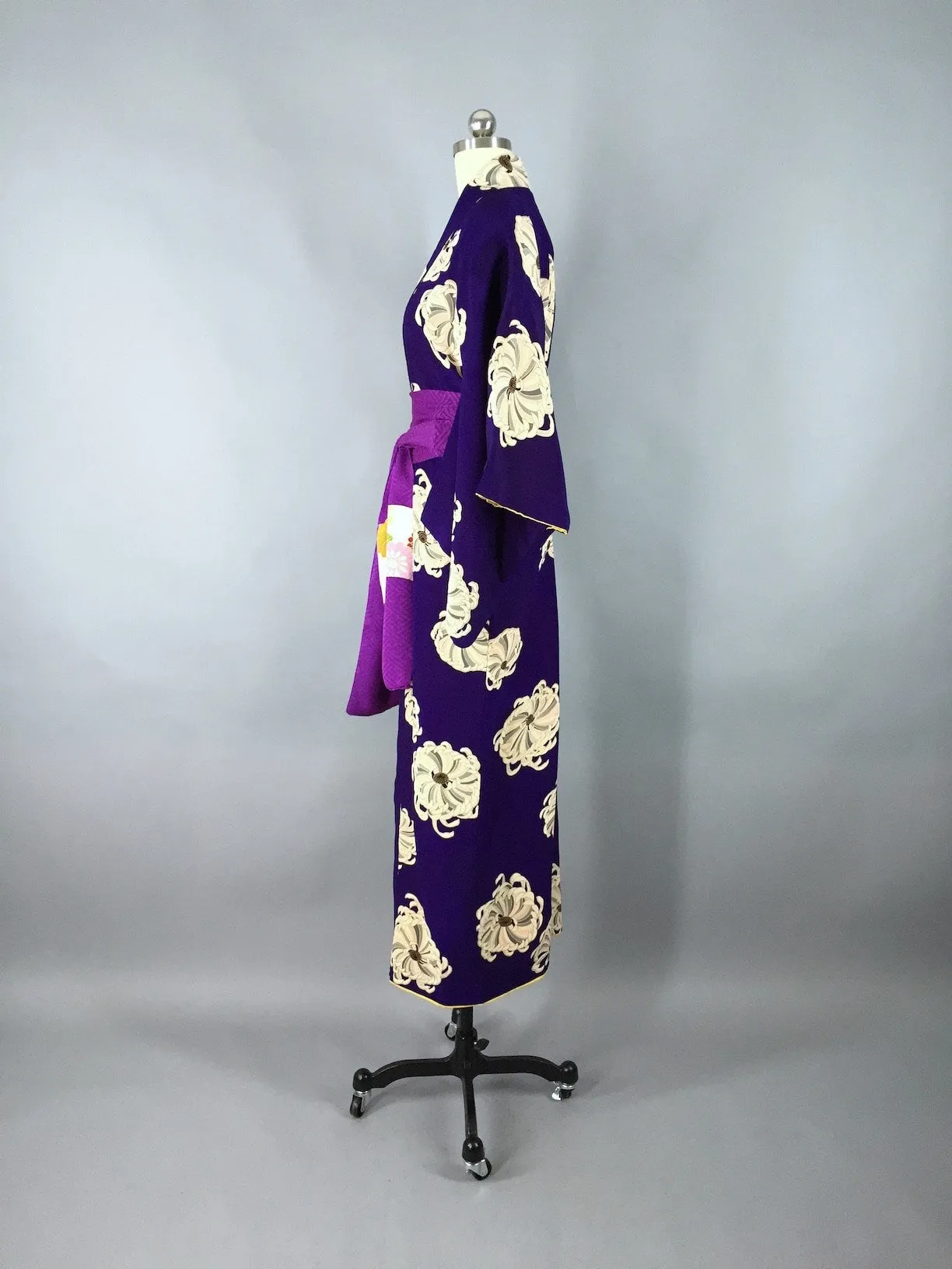 Vintage 1940s Silk Kimono Robe Purple Chrysanthemum